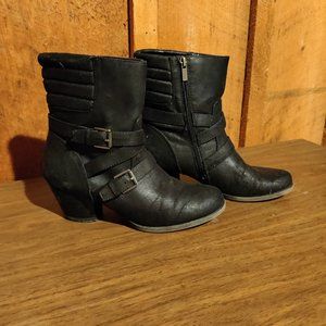 7.5 Short Black Boots